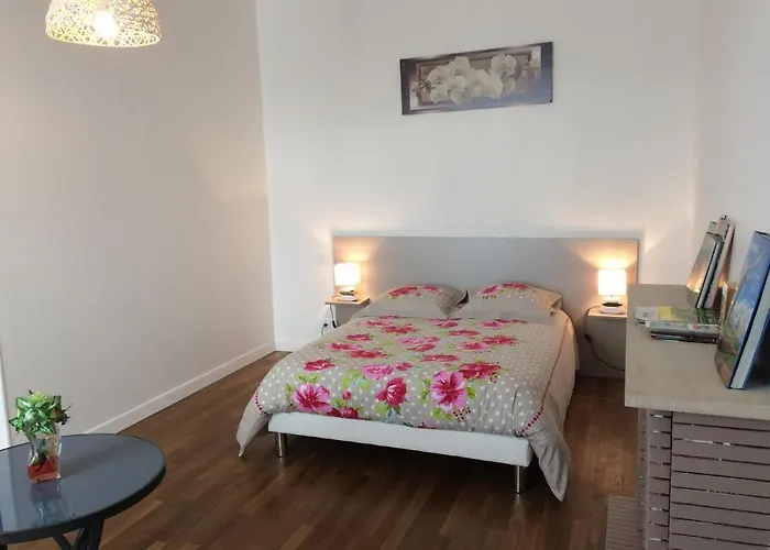 Orchidées Couette-café Saint-Denis-de-Gastines